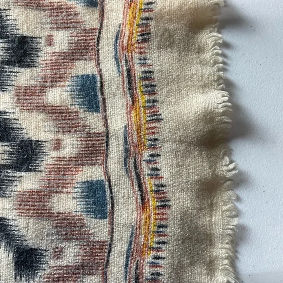 Woven Heart Shawl/Poncho One Size Normal Wear - Picture 3 of 9